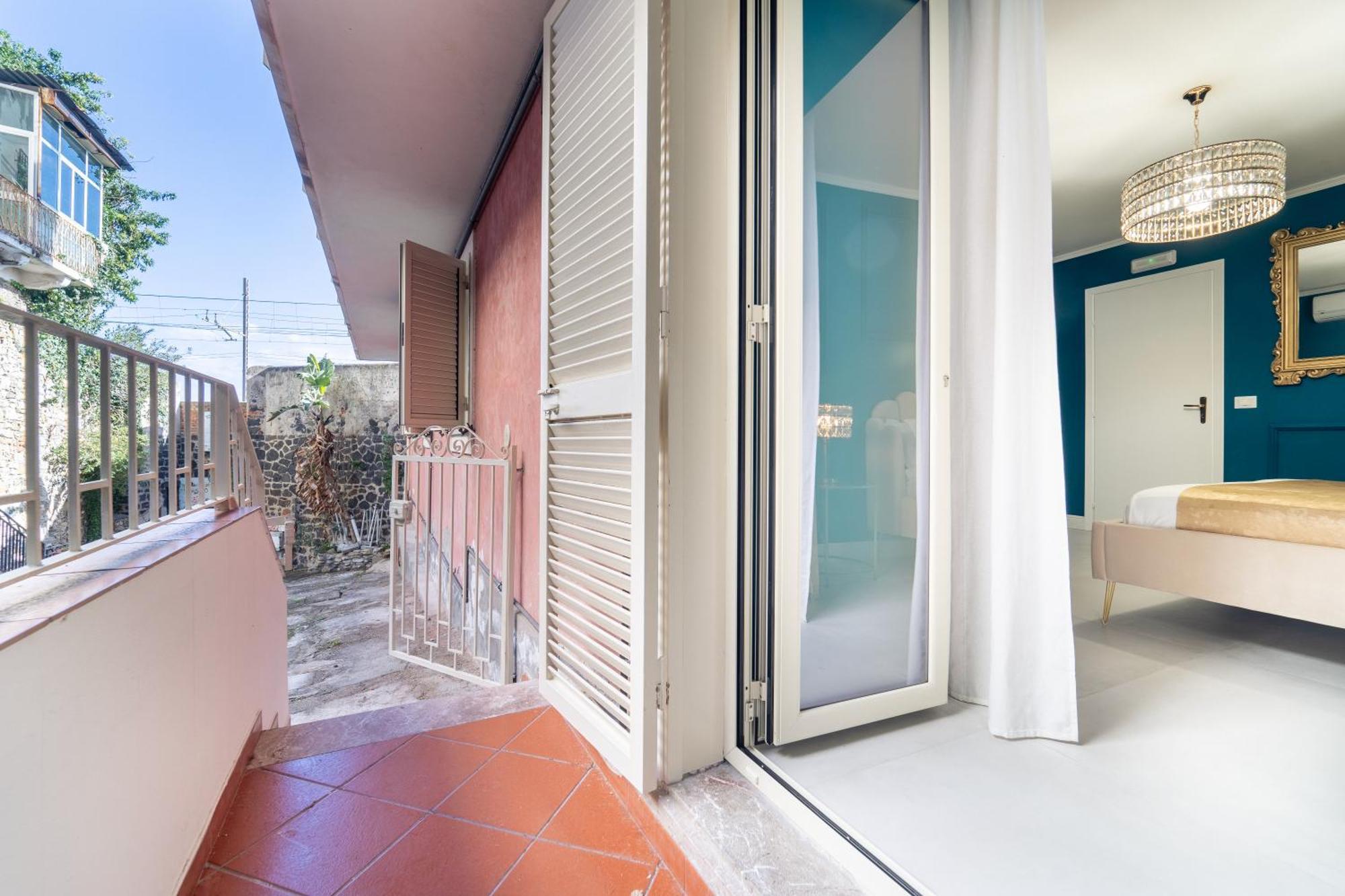Johnny'S Suites Taormina Beach Bay Luaran gambar