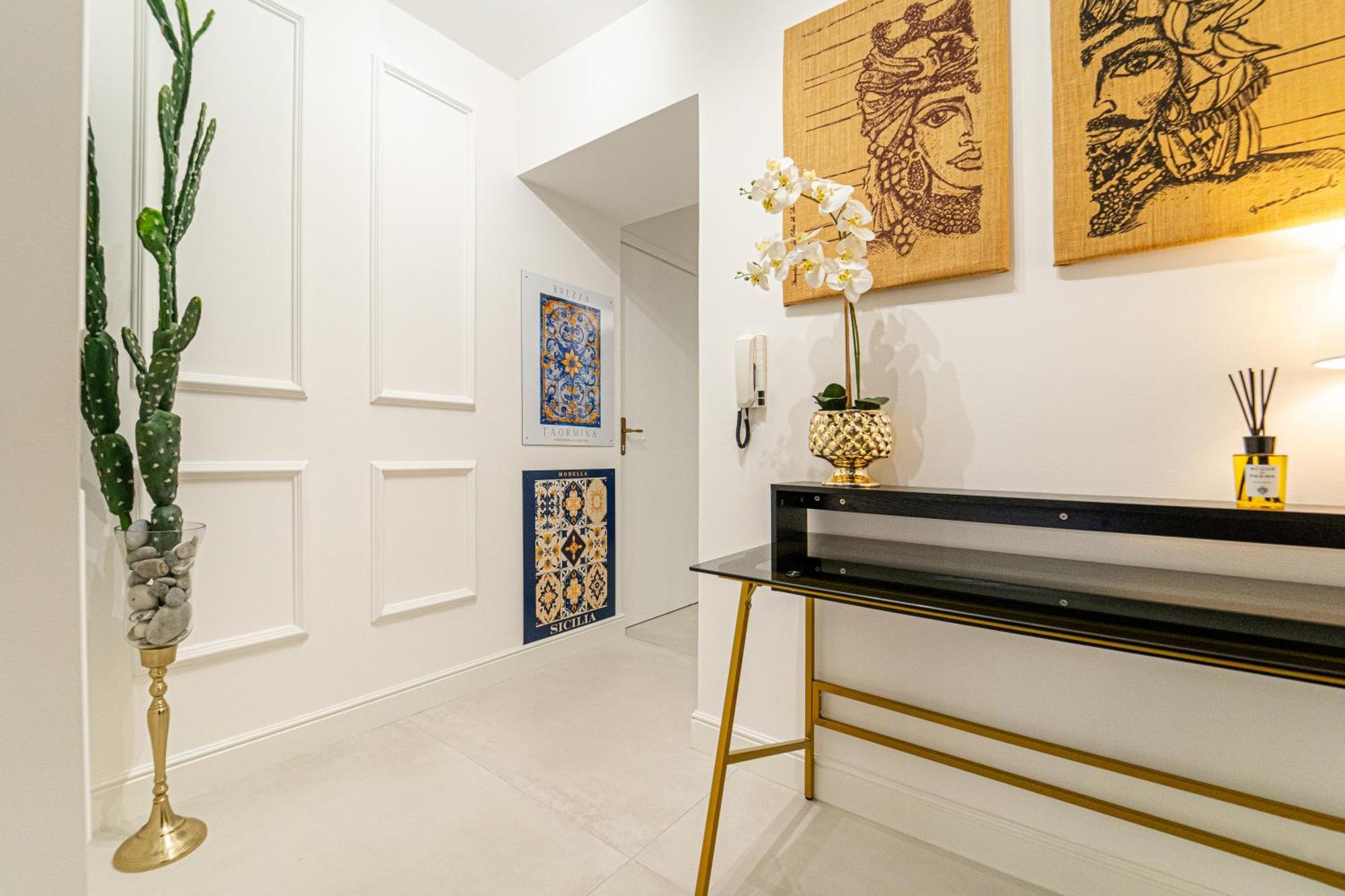 Johnny'S Suites Taormina Beach Bay Luaran gambar